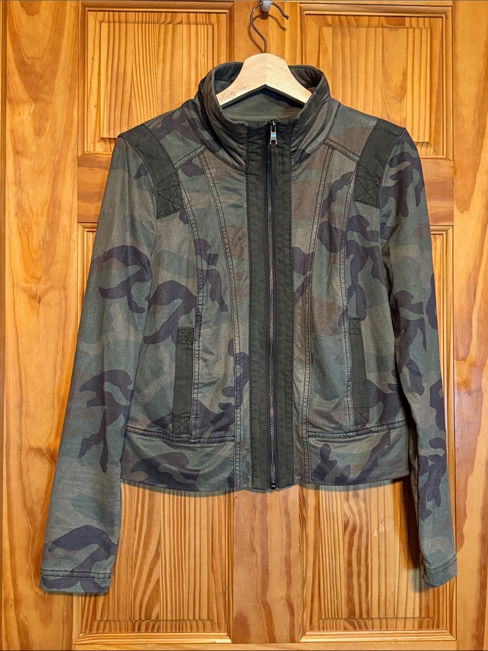 Women’s Camouflage Utility Zip Jacket - Green Camo